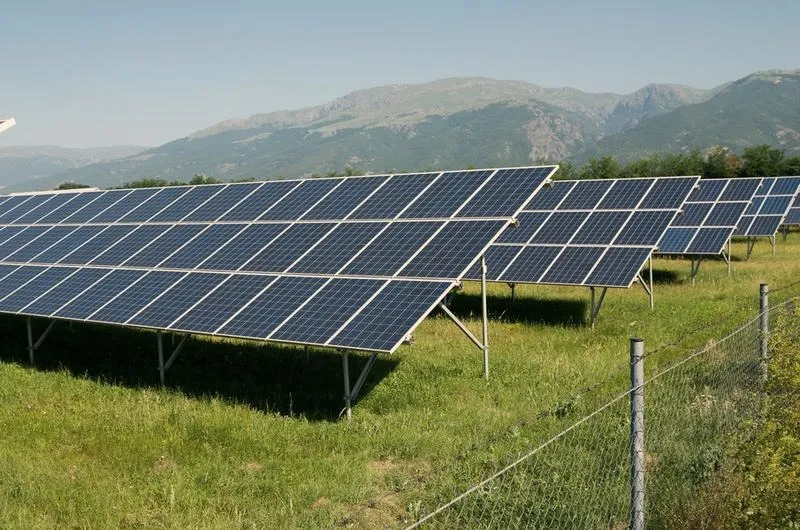 Ile paneli fotowoltaicznych potrzebujesz dla instalacji 4kW? Koszt montażu PV w praktyce
