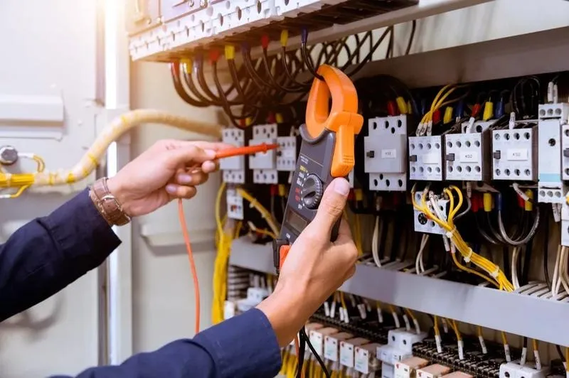 Ile zarabia elektryk w Niemczech — zaskakujące różnice w pensjach