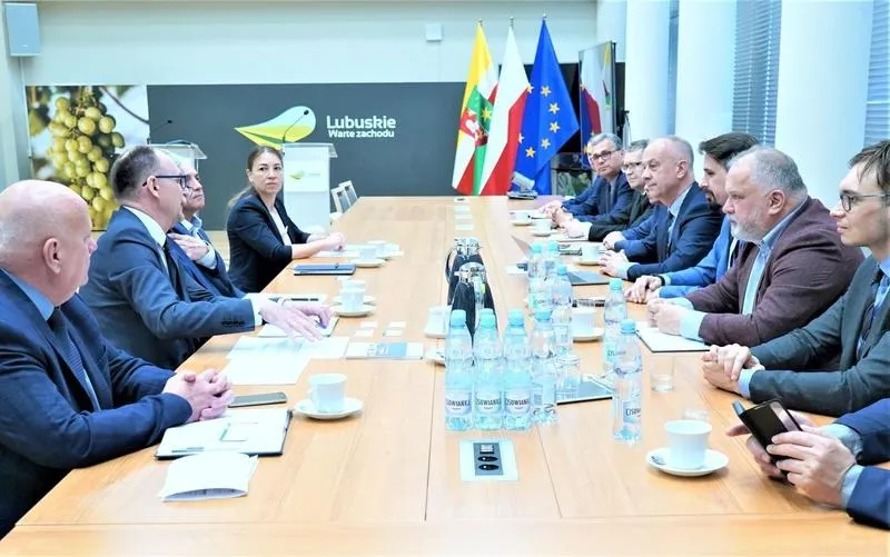 Jak skontaktować się z Biurem Obsługi Klienta Enea w Zielonej Górze?