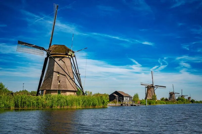 Jakie są typowe wysokości wiatraków energetycznych? Ile metrów mają prądotwórcze olbrzymy?