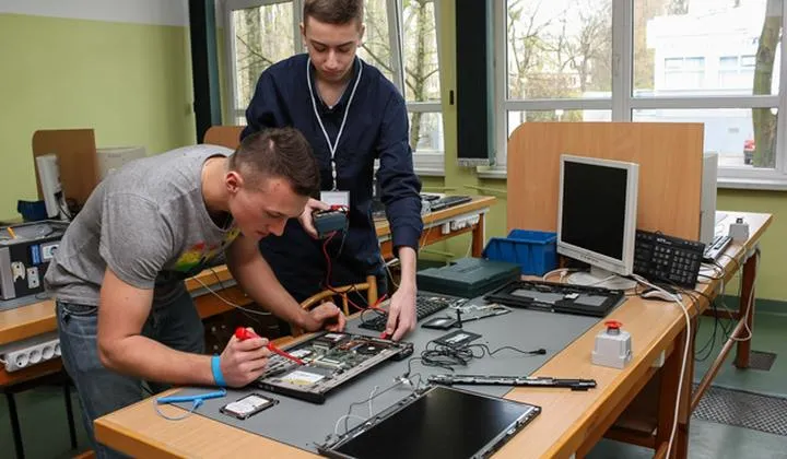 Kluczowe przedmioty w technikum elektrycznym, które wsparzą Twoją karierę elektryka