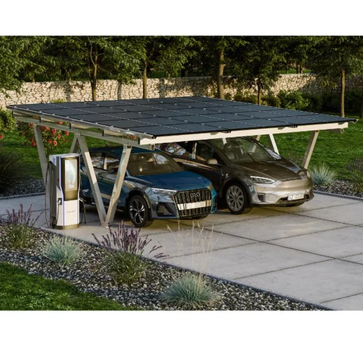 Wiata z paneli fotowoltaicznych – jakie koszty i korzyści niesie ze sobą carport?