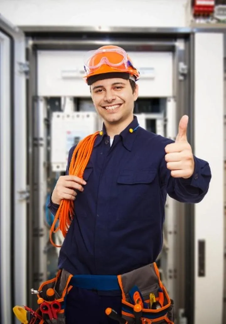 Czynniki wpływające na wynagrodzenie elektryków