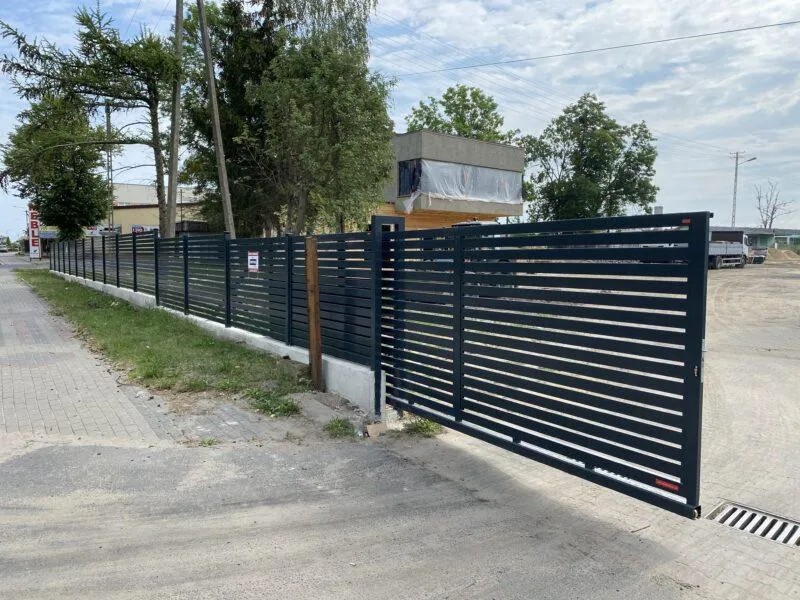 Materiał bramy a cena montażu